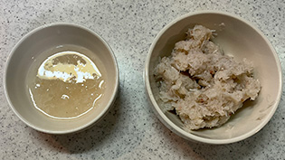 �J�j�̐g�Ə`�𕪂��Ă���