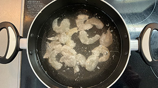 ���E�����E���E�|�̓�������ɉ������������G�r�����Ă���