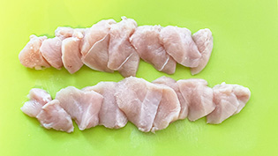 �@�ۂ�f���؂�悤�ɁA7�`8mm���̂����؂�ɂ��Ă���