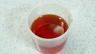 シフォンケーキの作り方:濃い紅茶液を作る