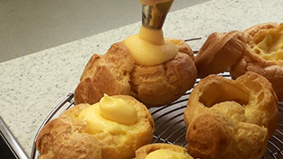�N���[�����J�b�v�ɍi���ĊW���̂���