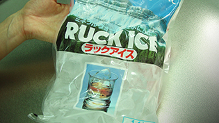 バラ氷700gを細かく砕く