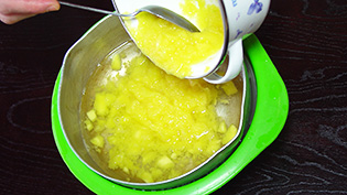 �[���`���������Ȃ���Ƃ�݂����Ă�����[���`���̃{�E���̕��Ƀ}���S�[�����Ă���