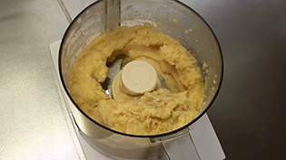 �I���M�������Ƀt�[�h�v���Z�b�T�[�ŝ��a����