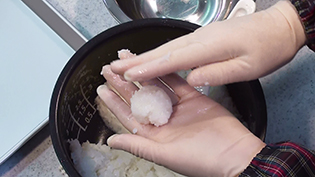 ��𐅂ŔG�炵�Ė݂��ۂ߂�