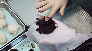 ���b�v�ɂ��񂱂�u���Ď�ŕ������L����