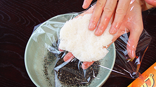 ���b�v�ɖݕĂ�u���āA��ŕ��ׂ������L����