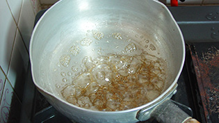 ��ɎO�����Ɛ������A�΂ɂ����Ďϋl�߂ăJ�������ɂ��Ă���