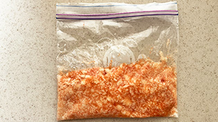 �ق����������q�Əݖ������Ă��݁A���𒲂���