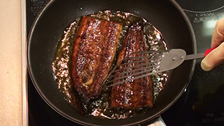 裏返して皮も焼く