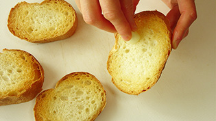 �y���g�[�X�g�����p���ɁA�����ɐ؂����ɂ�ɂ��̒f�ʂ���������č�����ڂ��Ă���