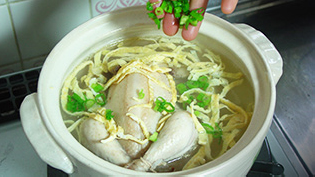 ���ߒ����āA�ю��ʎq�A���̎��A�˂����U�炵�Ă���