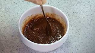 ���܂���̍ޗ����������킹�Ă���