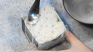 �c��̂��т��̂��āA�ォ�����Ȃ��悤�ɉ������Ă���