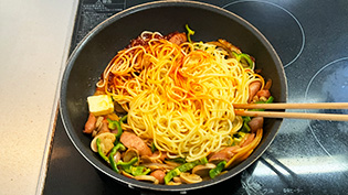 �X�p�Q�e�B�ƃo�^�[�������A�S�̂��悭�������킹�Ă���