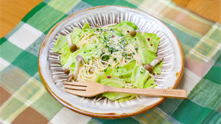 器に盛り、パルメザンチーズをふり、パセリを散らして完成