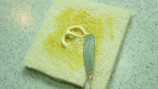 ���̏�Ƀ}���l�[�Y�����ʓh��
