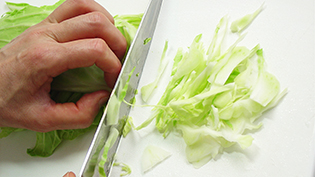 �L���x�c��@�ۂɑ΂��Đ����ɐ�؂肷��