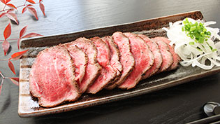 器に盛り、玉ねぎのスライス、青ネギを添える