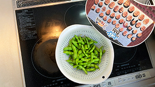 うちわであおいで冷ます