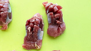 �i�q��ɐ؂�ڂ����Ă���