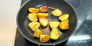 ���Ⴊ��������ׁA���΂Ŏ���ɏĂ��ڂ����Ă���