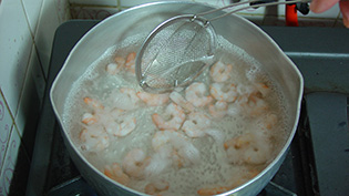 �G�r��M���ł����Ƃ�łĂ���
