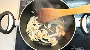 ��ɃT���_�������Ē��΂ŔM���A�ؓ��Ƌʂ˂������ċʂ˂�������Ȃ肷��܂��u�߂Ă���