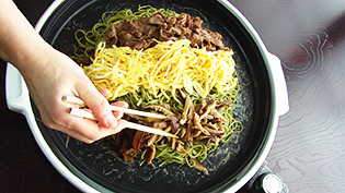���΂��L���āA�����A�ő��A�ю������̂��Ă���