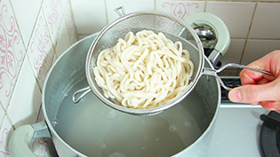 ��ŏオ�����˂��U���ň��������A���C��؂�