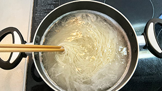 ��ɂ����Ղ�̓����킩���A�f�˂����Ă������Ȃ��悤�ɔ��ł��������Ă���