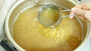 �Ϗ`�͌�Ōł������Ɏg���̂ŁA�S���̂ĂȂ��ŃJ�b�v1�t�قǎc���Ă���