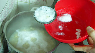 �哤�����͓�Ŏς�ꍇ�́A�ڋl�܂��h���ׁA���炩���ߓ�ŎςăA�N������Ă���