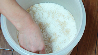 �J�r�h�~�̂��߁A�c���Ă������ꈬ��̉���\�ʂɂ܂�ׂ�Ȃ��ӂ�