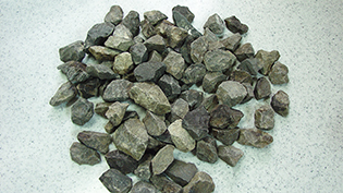 ���|�p�̏��΂����ďd�΂Ɏg��