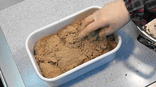 �Е��e��ɍf������