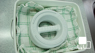 �z�Ђōf���𕢂��A�d�΂��̂��ė]���Ȑ�����z�Ђɋz�킹��