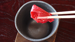 �~�ݔԒ��̍����F���������~�����𓒂̂ݒ��q�ɓ����