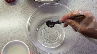 �L�������D�ݏĂ��̍����F�{�E���ɐ��Ƃ݂�������