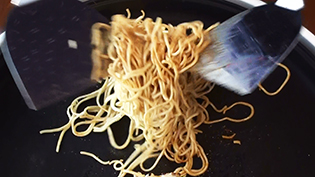 �K�[���b�N�p�E�_�[�A�����h�q�A������K�ʉ����A�w���ōL����悤�ɂ��΂��u�߂�