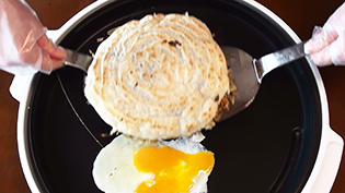 ���D�ݏĂ��𗑂̏�ɏd�˂�