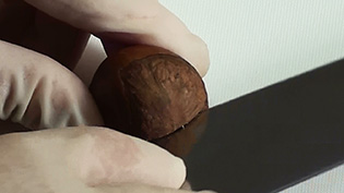 ���Ă��ԂŏĂ��I�������@�F�I�̍��ɒ���1cm�A�[��1mm�̐؂荞�݂�����