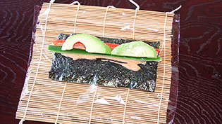 アボカドをのせている