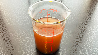 �������ƎϏ`�ɕ����A�Ϗ`���v�ʂ���140ml�ɂȂ�悤�ɂ��Ă���