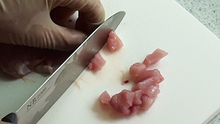 �{����͂����A���F�����b����菜���āA���������߂ɐ؂�