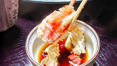 タラバガニの身は淡泊なのでポン酢がよく合う